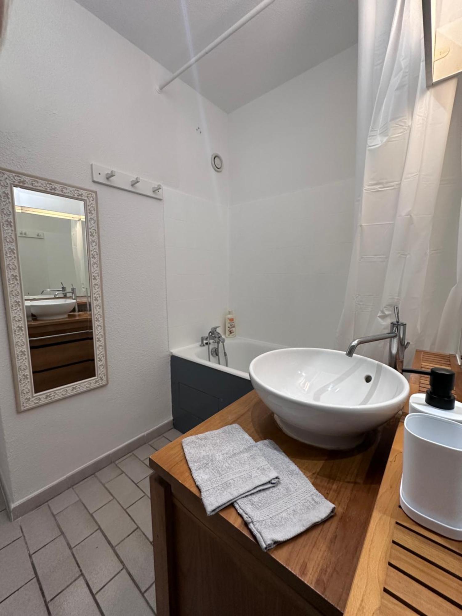 Studio Sur Le Port De Hyeres - A 2Min Des Plages, Clim & Balcon Exterior foto